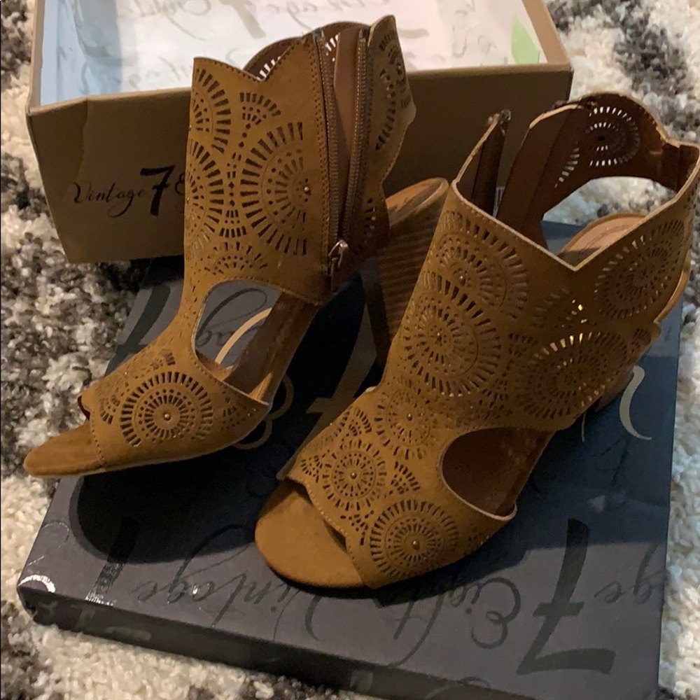COPY - Lazer cut Tan heels